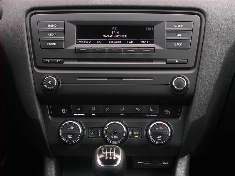 Škoda Octavia (2013) Elegance 2.0 TDI, Serv.kniha - fotka 12 z 16