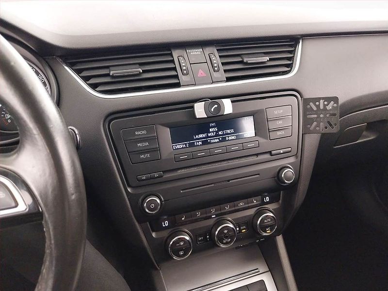 Škoda Octavia (2013) Elegance 1.6 TDI, Serv.kniha - fotka 12 z 19
