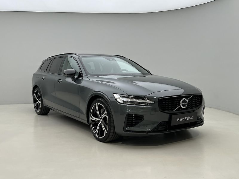 Volvo V60 T6 AWD DARK PLUS 1. maj. - fotka 7 z 49