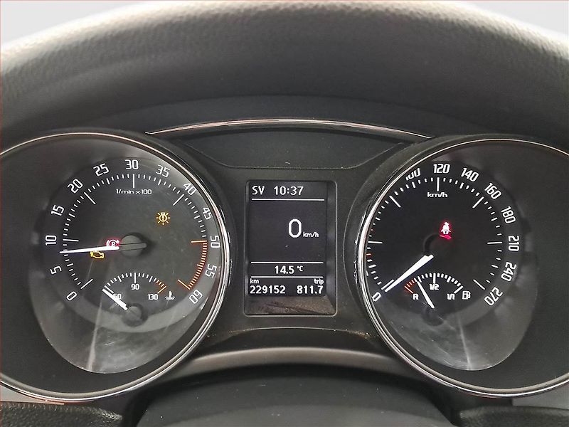 Škoda Superb (2013) 1.6 TDI, Navi, Tempomat - fotka 11 z 17