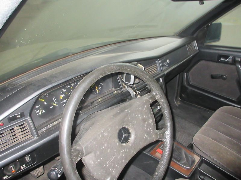 Mercedes-Benz 190 (1987) 2,5 D - fotka 8 z 17