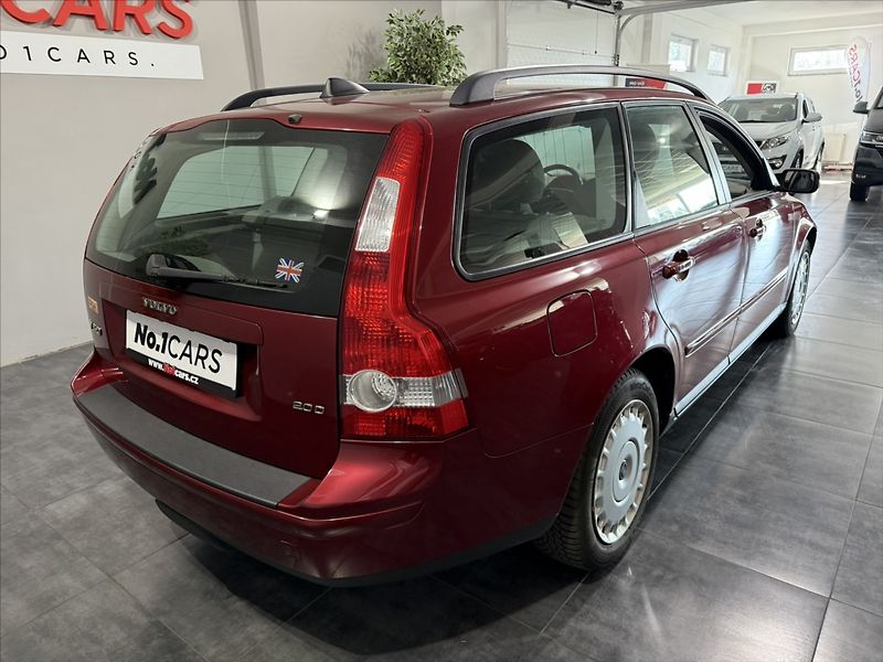 Volvo V50 2,0   D 100KW KRÁSNÝ STAV TZ - fotka 5 z 19