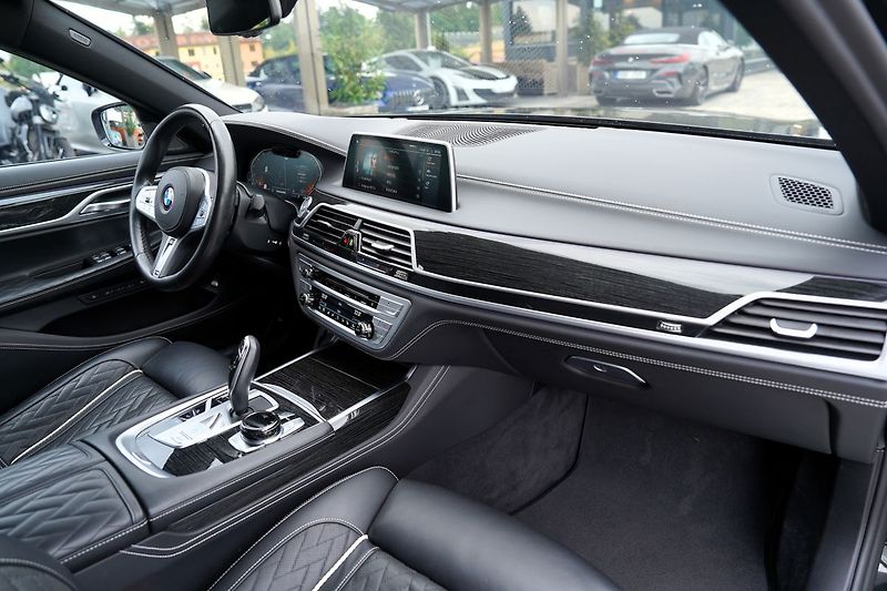 BMW Řada 7 740d xDrive/Laser/M paket/20/Č - fotka 26 z 50