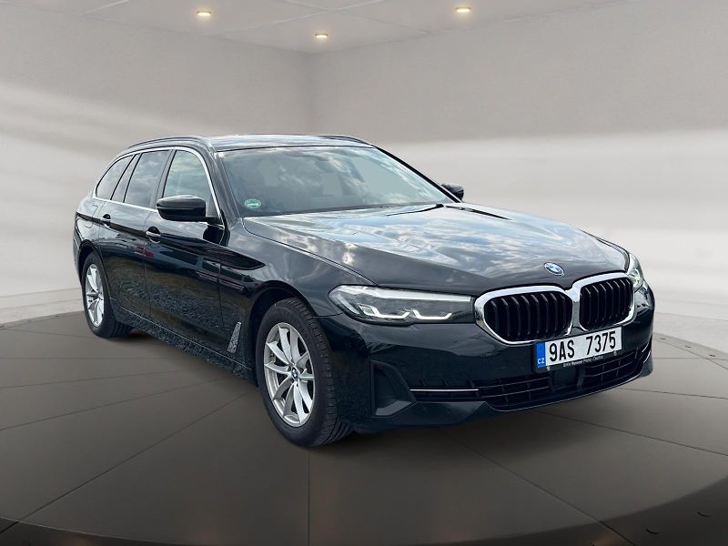 BMW Řada 5 (2023) xDRIVE 520d 140kW 4x4 CZ - fotka 3 z 11