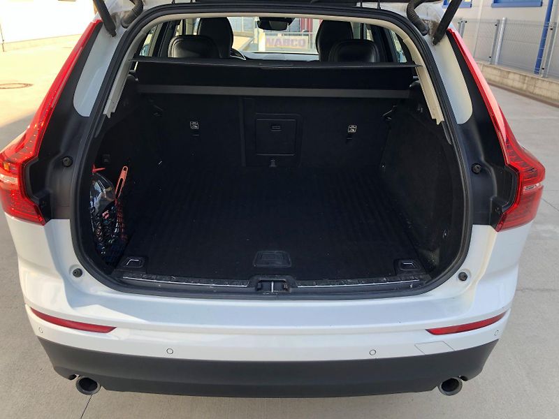Volvo XC60 (2019) Volvo XC60 B4 AWD MOMENTUM PRO - fotka 19 z 25