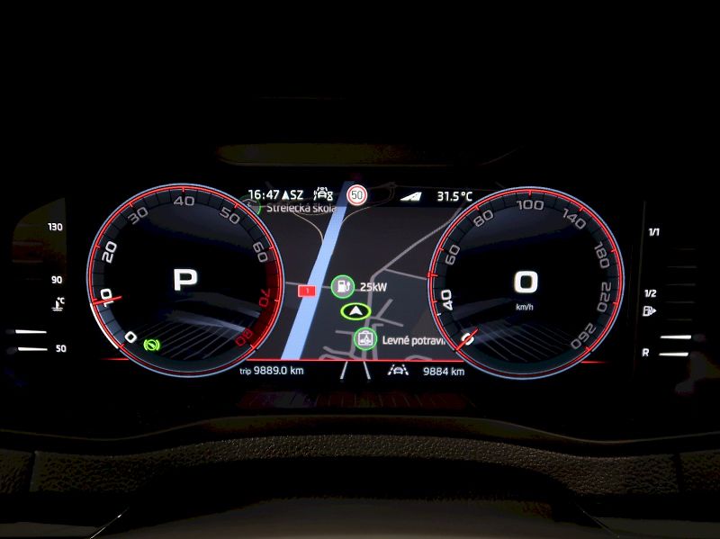 Škoda Karoq (2026) SPORTLINE 1.5TSI 110KW DSG - fotka 17 z 43