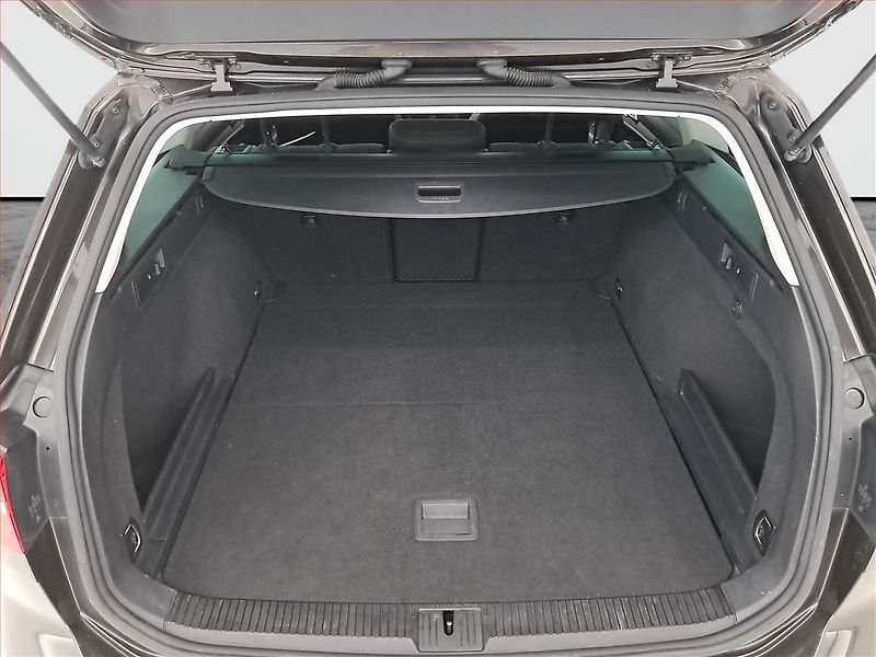Volkswagen Passat (2017) Highline 2.0 TDI, Serv.kniha - fotka 14 z 19