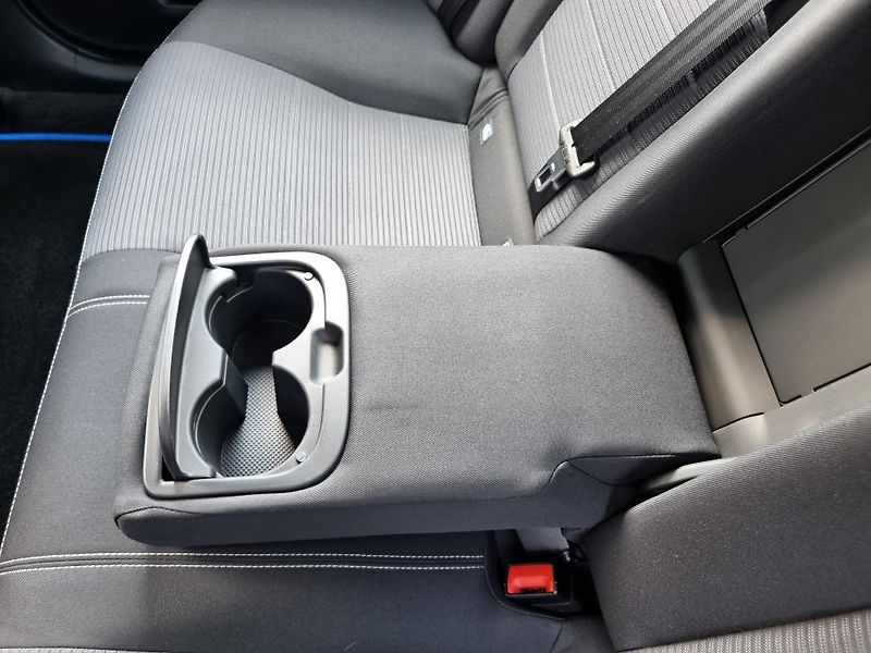 Toyota Avensis (2016) 1.8 COMFORT,KAMERA,ALU - fotka 16 z 42