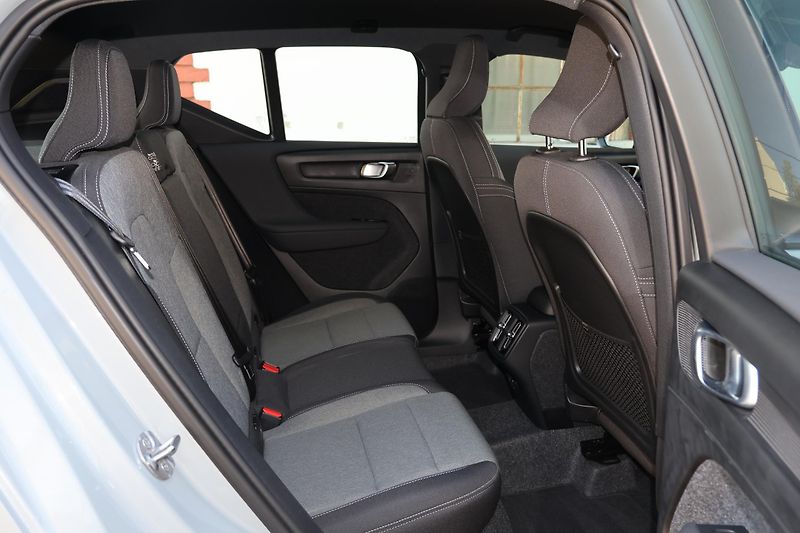Volvo XC40 (2025) Plus, B3 Mild hybrid - fotka 9 z 19