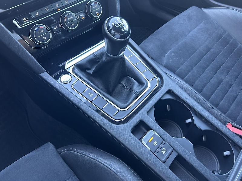 Volkswagen Passat 2.0TDI 110kW HIGHLINE - fotka 24 z 27