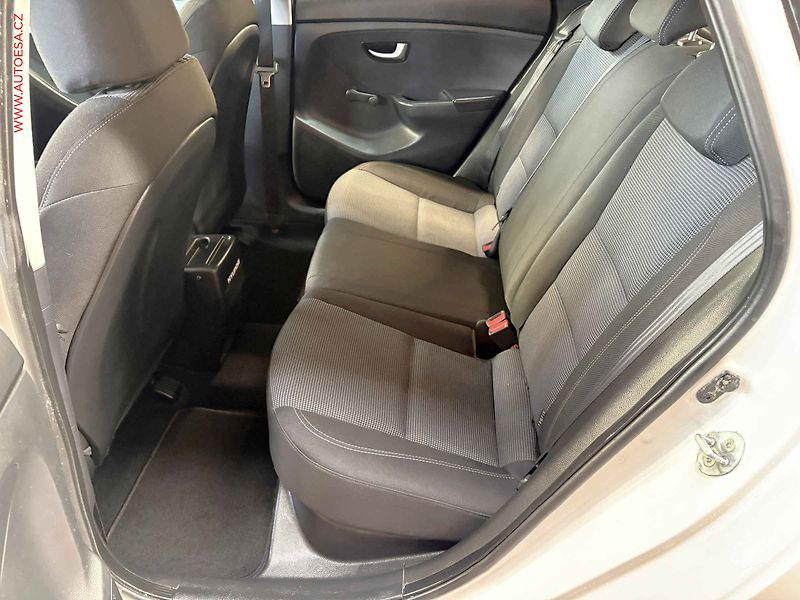 Hyundai i30 (2013) 1.6 CRDi, 1.maj, AT, AC - fotka 10 z 13
