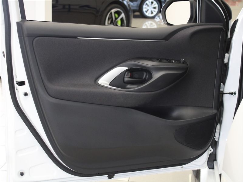 Mazda 2 Hybrid 1,5 HEV Centre-Line 12 690km - fotka 15 z 21