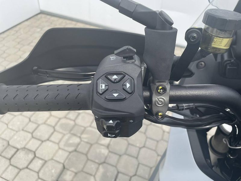 Moto Guzzi (2026) V100 Stelvio ARAS E5+ - fotka 9 z 10