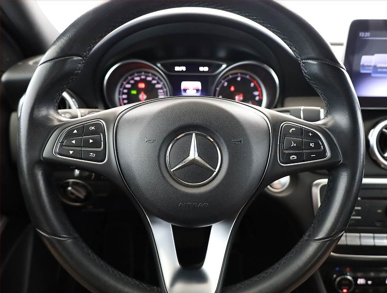 Mercedes-Benz GLA (2018) 200 d 4MATIC - fotka 8 z 18