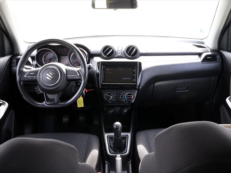 Suzuki Swift 1,2 DualJet 66kW Comfort 1.Maj - fotka 20 z 27