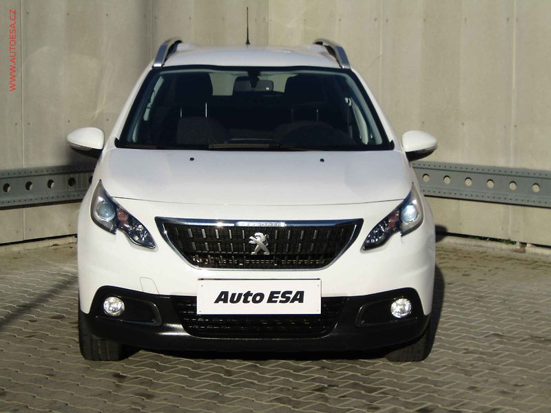 Peugeot 2008 (2019) 1.2 PT, 2.maj,ČR, Navi, park - fotka 2 z 20
