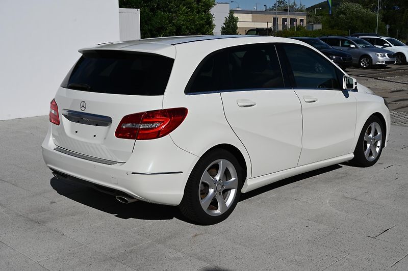 Mercedes-Benz Třídy B B 180 1.6 90KW Edition 1/2013 - fotka 5 z 38