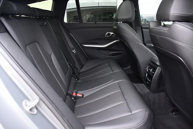 BMW Řada 3 320d xDrive MSPORT ČR 3LZÁRUKA - fotka 21 z 46