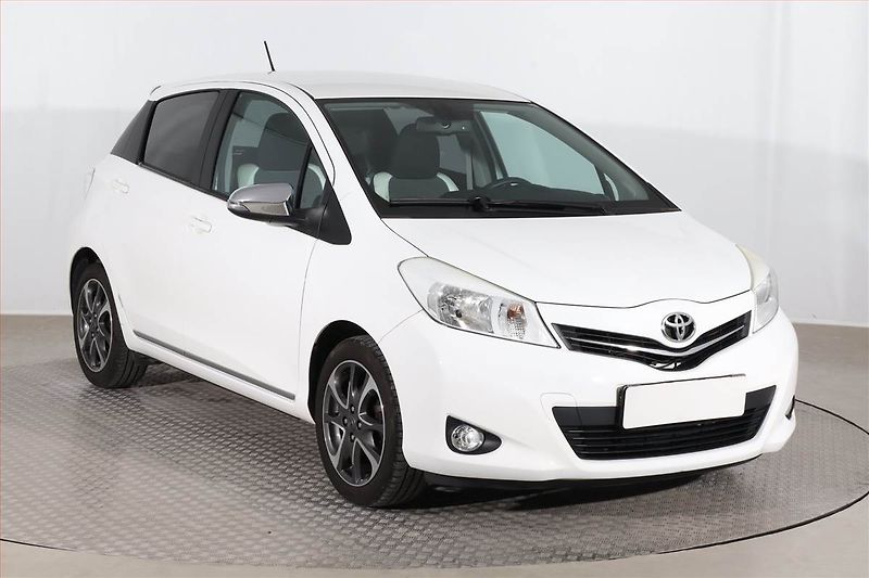 Toyota Yaris (2014) 1.33 Dual VVT-i, Tempomat - fotka 1 z 22