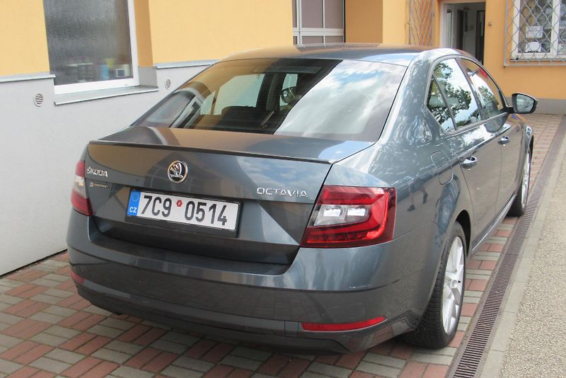 Škoda Octavia 1.8 TSi KLIMA TAŽNÉ 1.MAJ. - fotka 8 z 26