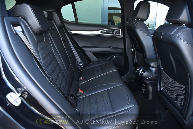 Alfa Romeo Stelvio 2.2D 16V 154kW Veloce AT8-Q4 - fotka 17 z 52