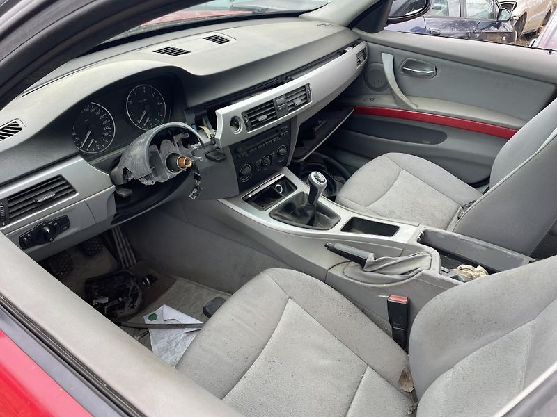 BMW Řada 3 (2006) E90 320i 110Kw NÁHRADNÍ DÍLY - fotka 5 z 6