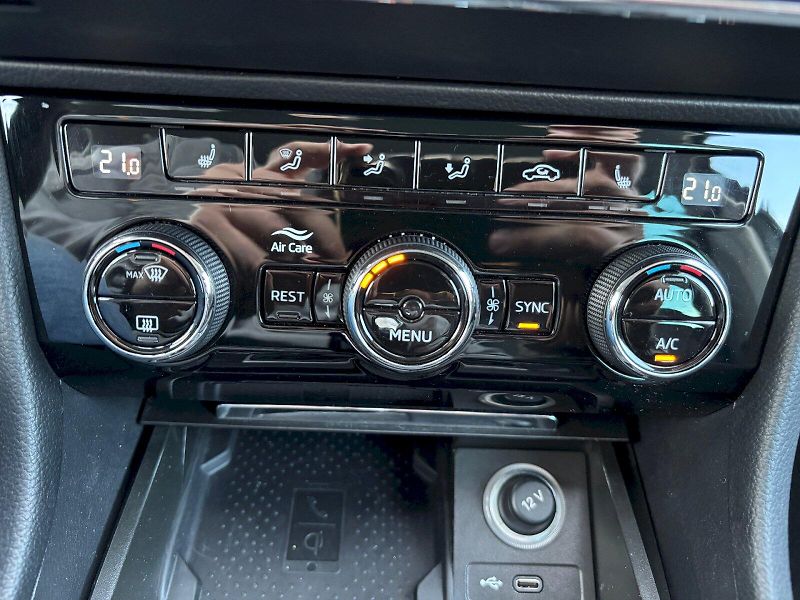Škoda Superb (2023) 2.0 TDI 110kW DSG Style Busine - fotka 27 z 35