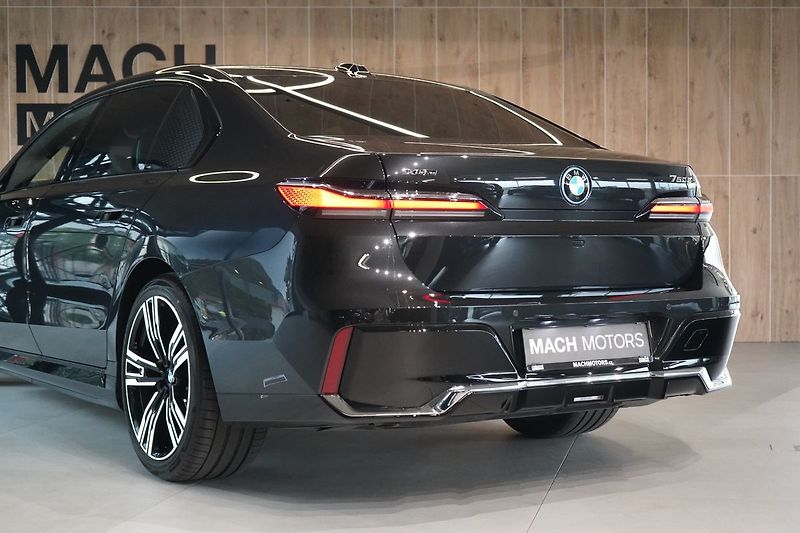 BMW Řada 7 750e xDrive,Televize,EL. dveře - fotka 12 z 50