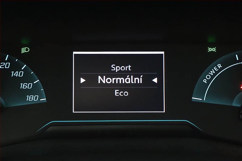Peugeot 208 (2021) 50 kWh, SoH 91%, Automat - fotka 13 z 21