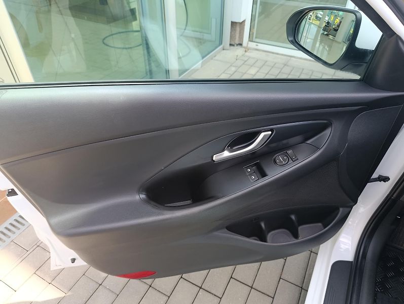 Hyundai i30 (2021) 1.5 80KW ČR 1.majitel - fotka 13 z 15
