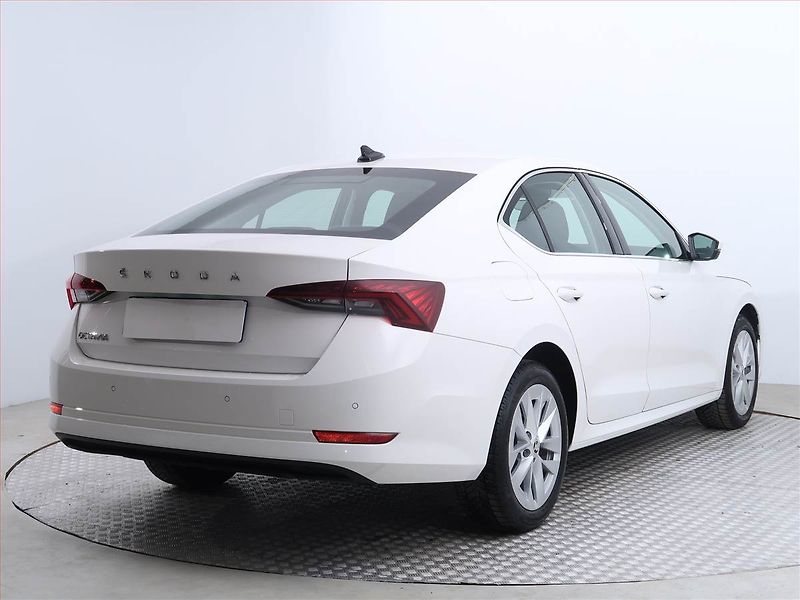 Škoda Octavia (2023) Style 2.0 TDI, ČR,1.maj - fotka 5 z 19