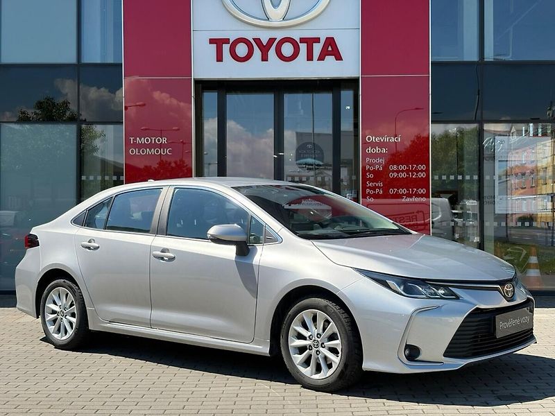 Toyota Corolla 1.5 Comfort - fotka 4 z 16
