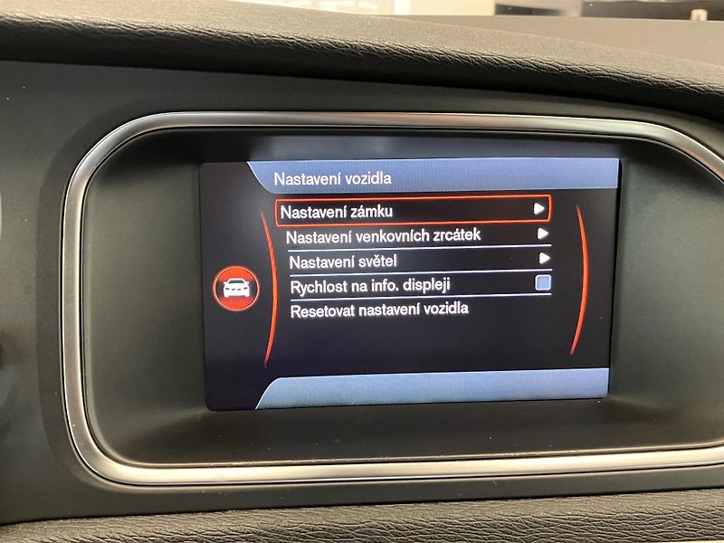 Volvo V40 T3 FWD Momentum MT6 - fotka 29 z 40