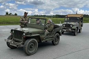 Veterány soutěžící o Zlomenou poloosu při své zastávce v Koutech.