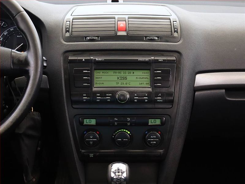 Škoda Octavia (2007) Elegance 1.9 TDI, nová STK - fotka 9 z 13