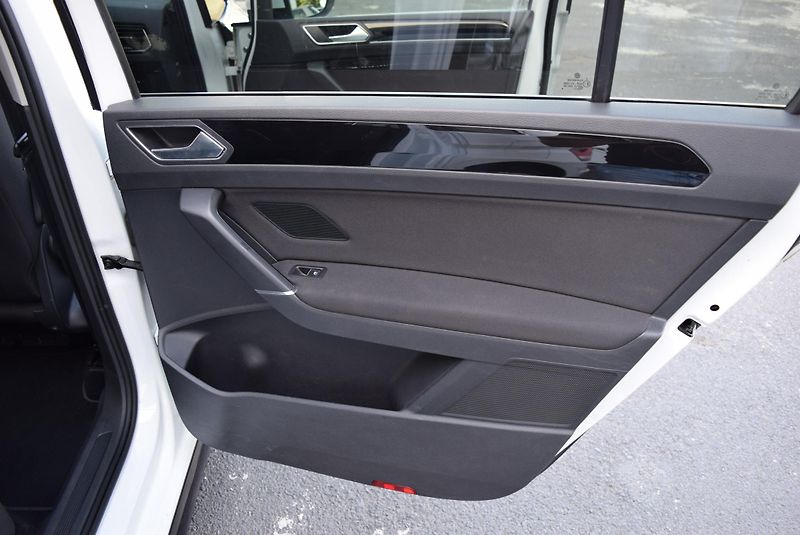 Volkswagen Touran (2018) 1.4TSI 110kw R-line NAVI LED - fotka 44 z 50