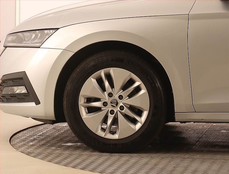 Škoda Octavia (2023) Ambition 2.0 TDI, ČR,1.maj - fotka 14 z 24