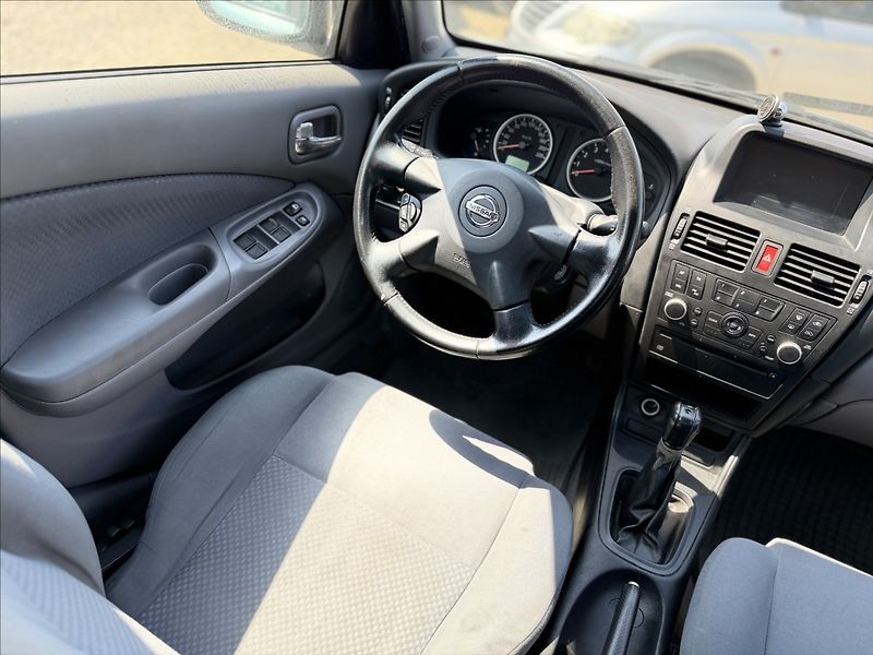 Nissan Almera 1,8 i - fotka 16 z 21