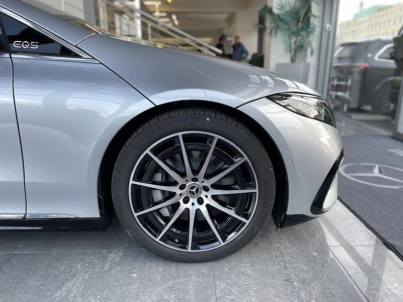 Mercedes-Benz EQS 580 4MATIC AMG linie - fotka 31 z 36
