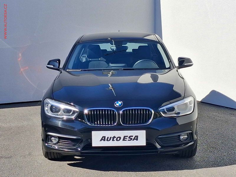 BMW Řada 1 (2018) 1.5i 118i, LED, navi, +ALU - fotka 2 z 21