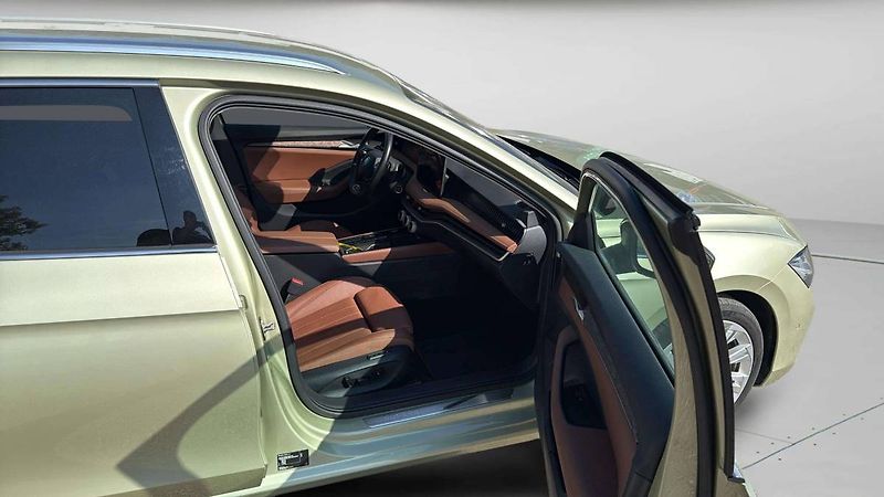 Škoda Superb Combi L&K 2,0 TDI 110kW DSG7/. - fotka 13 z 24