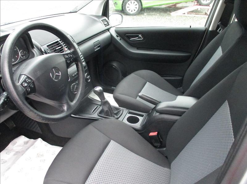 Mercedes-Benz Třídy A 2,0 160 CDI, klima, servis, - fotka 17 z 45