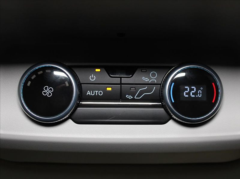 Ford Tourneo Custom 0,0 E-Tourneo 160kW  970km! ČR - fotka 22 z 25
