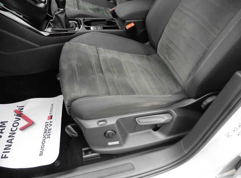 Volkswagen Touran 1,4 TSI R-Line, Navi, 7.míst.. - fotka 13 z 23