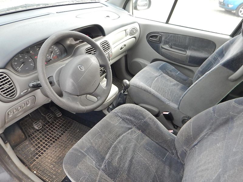 Renault Scénic 1.6 i 79 kw - fotka 7 z 7