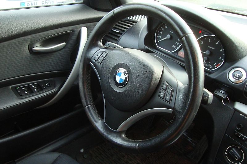 BMW Řada 1 (2007) 2.0 118i - fotka 31 z 56