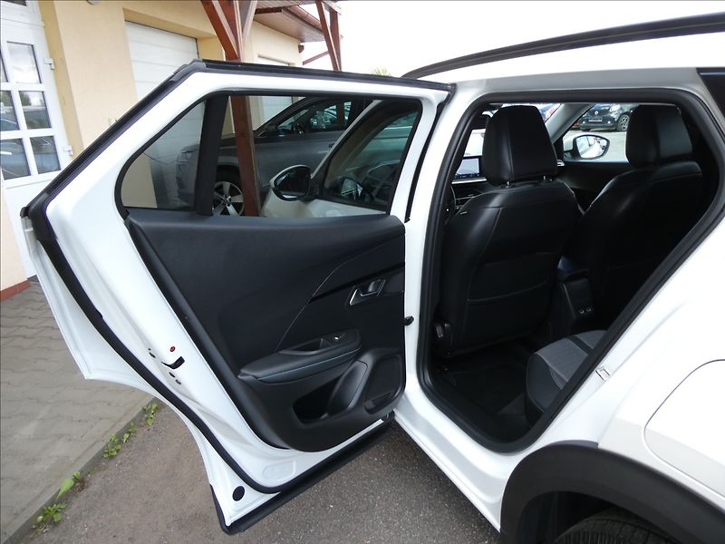Peugeot 2008 1,2 PureTech 96kW AT8, ALLURE - fotka 23 z 49