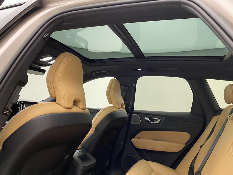 Volvo XC60 T6 AWD RECHARGE DARK ULTIMATE  - fotka 31 z 66