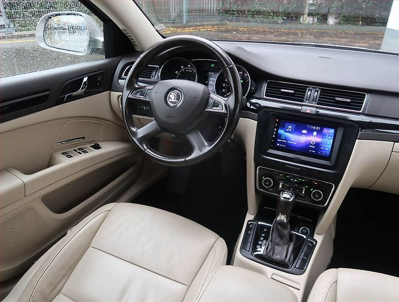 Škoda Superb (2014) Laurin&Klement 3.6 FSI V6 - fotka 7 z 23