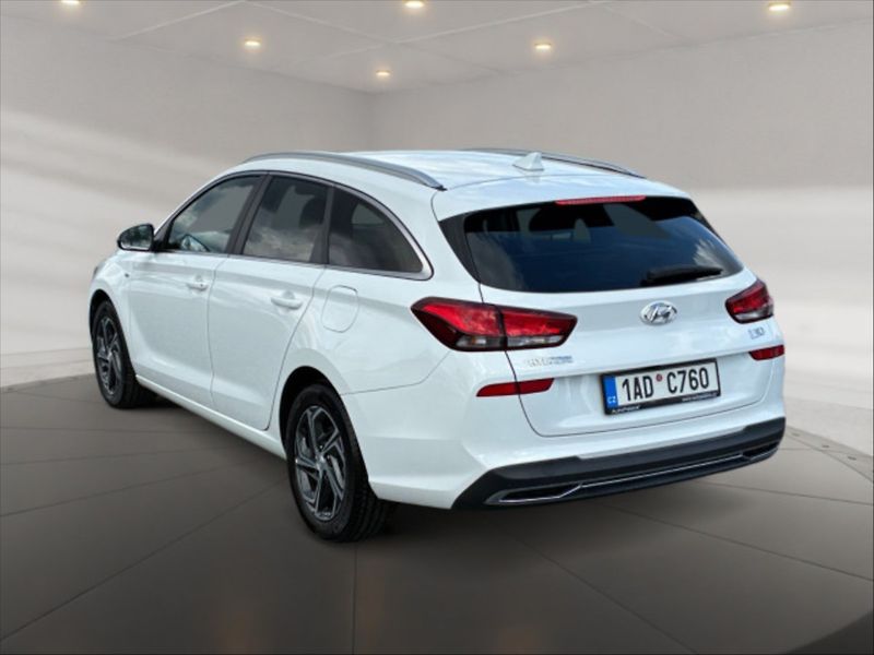 Hyundai i30 1,5 T Family Smart AT - fotka 2 z 9